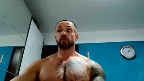 Snapshot of tridentmuscles chatting on 10.01.25 tridentmuscles online show from 10.01.25