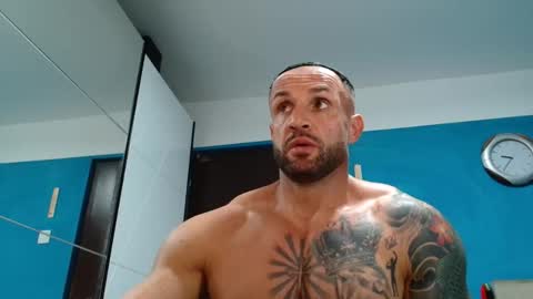 Snapshot of tridentmuscles chatting on 10.11.25 tridentmuscles online show from 10.11.25