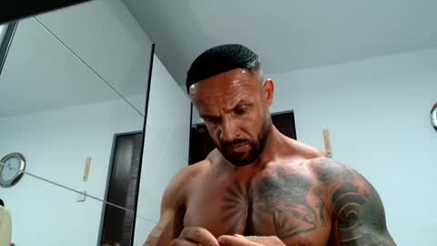 Snapshot of tridentmuscles chatting on 11.10.25 tridentmuscles online show from 11.10.25