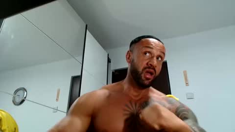 Snapshot of tridentmuscles chatting on 11.18.25 tridentmuscles online show from 11.18.25