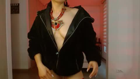 Snapshot of trinity_prestige chatting on 01.26.25 TRINITY online show from 01.26.25