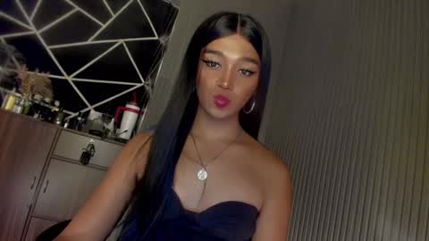 Snapshot of trinityfucksyou chatting on 01.12.25 Ms Ella online show from 01.12.25