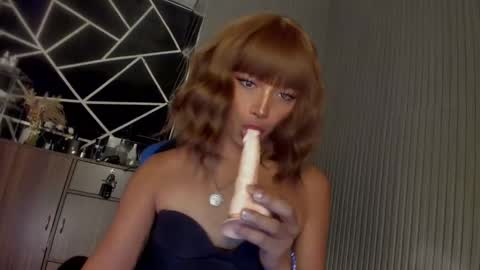 Snapshot of trinityfucksyou chatting on 01.13.25 Ms Ella online show from 01.13.25