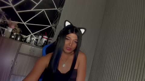 Snapshot of trinityfucksyou chatting on 02.19.25 Ms Ella online show from 02.19.25