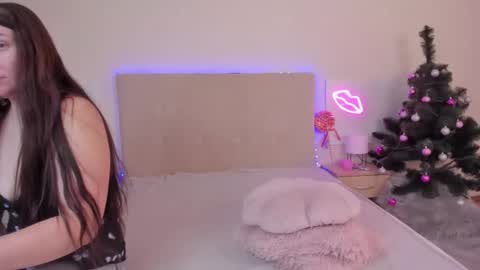 Mia online show from 12.15.25