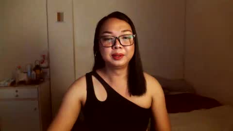 Snapshot of trishakera chatting on 03.05.25 trisha online show from 03.05.25