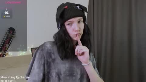 Snapshot of trishxl chatting on 02.19.26 Max online show from 02.19.26