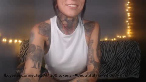 Snapshot of tristan_fantasycam22 chatting on 12.19.24 Tristan And Samara online show from 12.19.24