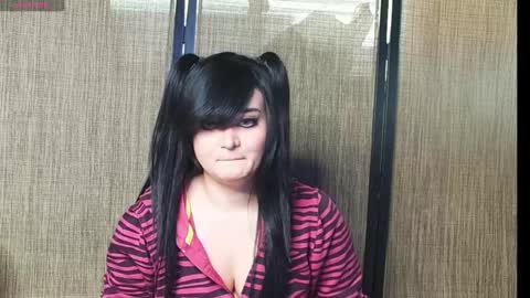 trixiedoescamcam online show from 01.27.25