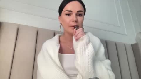 Victoria online show from 02.17.25