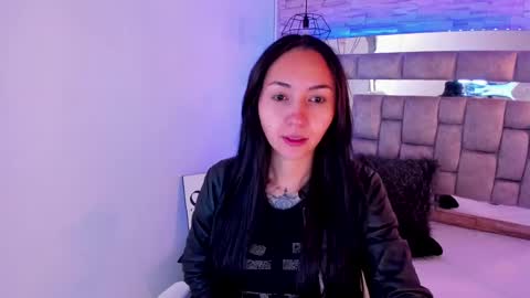 Snapshot of truelove_art chatting on 12.18.24 online show from 12.18.24