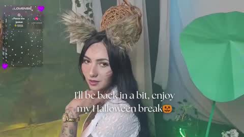 Snapshot of truelove_art chatting on 10.21.25 online show from 10.21.25