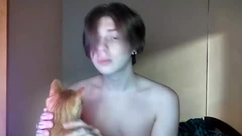 Snapshot of trypophob1a chatting on 02.15.25 Emilum online show from 02.15.25