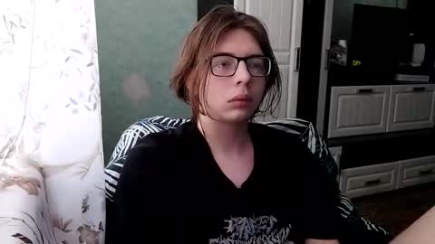 Snapshot of trypophob1a chatting on 03.02.26 Emilum online show from 03.02.26