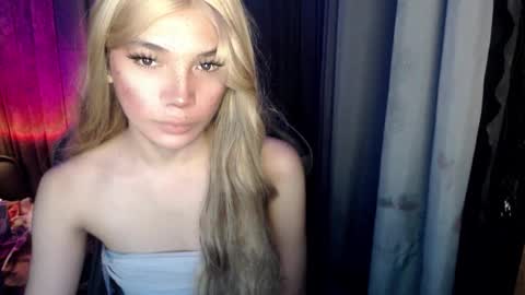 Snapshot of ts_athisa chatting on 10.25.25 ts_athisa online show from 10.25.25