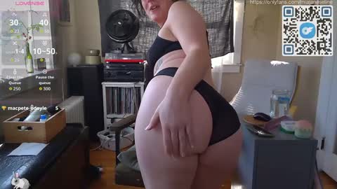 Snapshot of tsbunnyhun chatting on 11.08.25 Mia-Jane Seline online show from 11.08.25