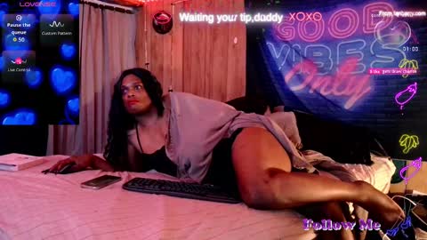 Snapshot of tsnitra chatting on 09.23.25 TsNitra online show from 09.23.25