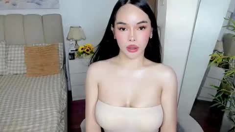 Snapshot of tspearlofasia chatting on 04.21.26 Graciella online show from 04.21.26