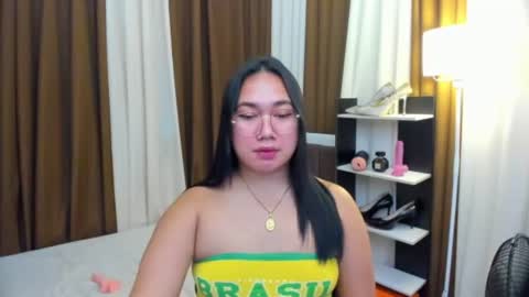 Karen Oquio online show from 12.19.25