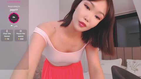 Snapshot of tumilio chatting on 12.17.24 TumiLio online show from 12.17.24