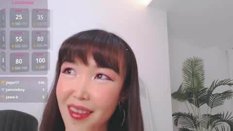 Snapshot of tumilio chatting on 02.22.25 TumiLio online show from 02.22.25