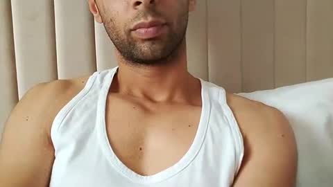 Snapshot of tunisiensexyguy chatting on 12.24.24 TunisienSexyGuy online show from 12.24.24