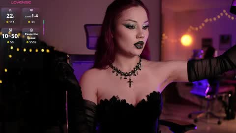 Snapshot of tv_miss chatting on 05.13.26 Miss Veth online show from 05.13.26