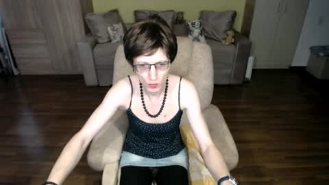 Snapshot of tvclementine chatting on 04.04.26 Clementine online show from 04.04.26