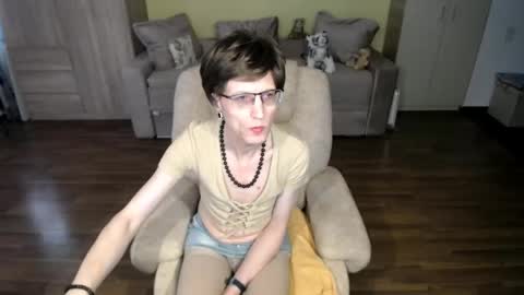 Snapshot of tvclementine chatting on 04.16.26 Clementine online show from 04.16.26