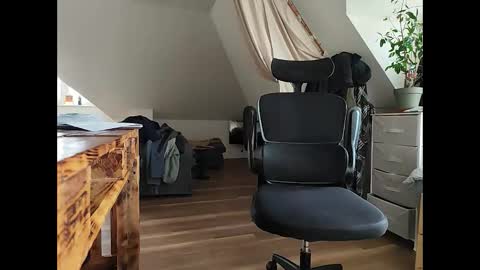 Snapshot of tw1ky9o chatting on 11.12.25 Tobi online show from 11.12.25