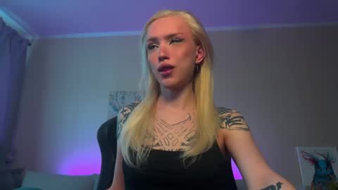 Snapshot of twiinkie_pie chatting on 05.10.26 Maria 3 online show from 05.10.26