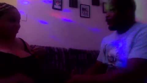 Snapshot of twinandlea chatting on 10.05.25 Twin and Lea online show from 10.05.25