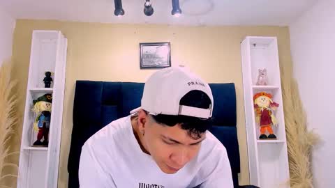 Snapshot of twink_bunny chatting on 10.06.25 samu online show from 10.06.25