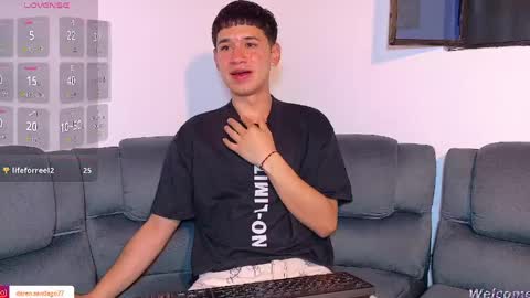 Snapshot of twink_daren chatting on 05.14.26 Mr Daren online show from 05.14.26