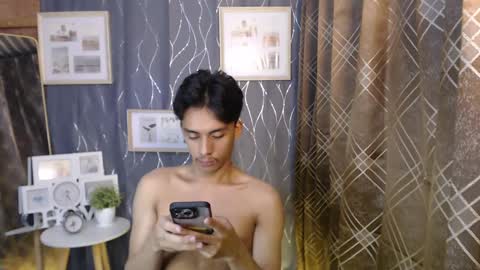 Snapshot of twink_hairyass69 chatting on 12.28.24 Aladin online show from 12.28.24