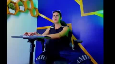 twink_scott19 online show from 10.18.25