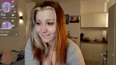 Snapshot of twinkle_toes_ chatting on 07.19.26 Eva online show from 07.19.26