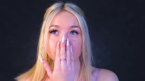 Snapshot of twinklefluff chatting on 03.09.25 twinklefluff online show from 03.09.25