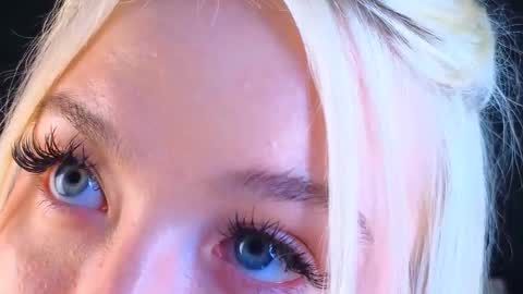 Snapshot of twinklefluff chatting on 03.10.25 twinklefluff online show from 03.10.25