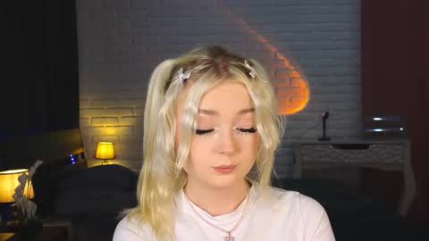 Snapshot of twinklefluff chatting on 09.10.25 twinklefluff online show from 09.10.25