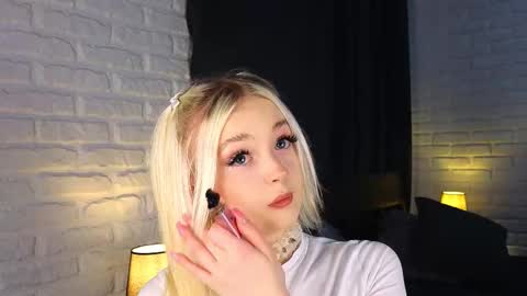 Snapshot of twinklefluff chatting on 10.03.25 twinklefluff online show from 10.03.25