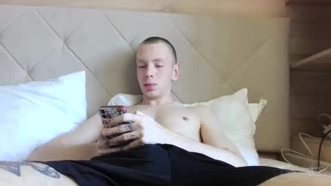 TwinkyBoyxq online show from 09.25.25