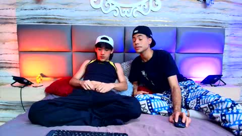 twinslovers_ online show from 09.18.25