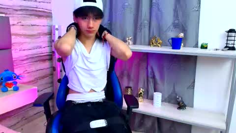 twinslovers_ online show from 10.19.25