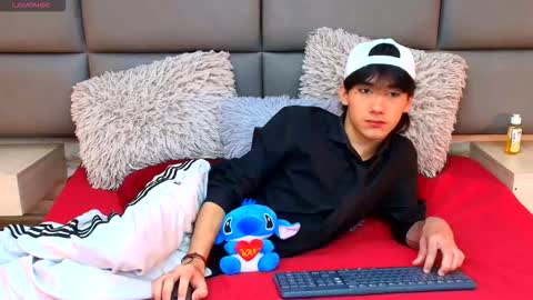 twinslovers_ online show from 10.24.25