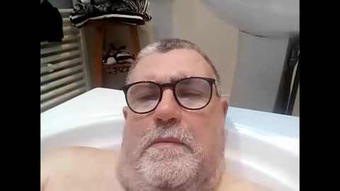 twohats2810 online show from 01.08.26