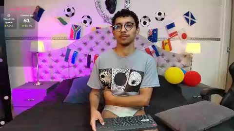 Snapshot of twunkmiguel chatting on 06.25.26 TwunkMiguel online show from 06.25.26