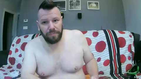 Snapshot of txan9876 chatting on 12.19.25 Txan Chan online show from 12.19.25