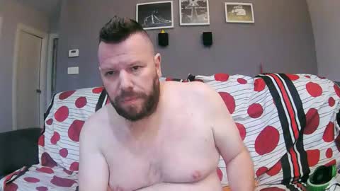 Snapshot of txan9876 chatting on 12.19.25 Txan Chan online show from 12.19.25