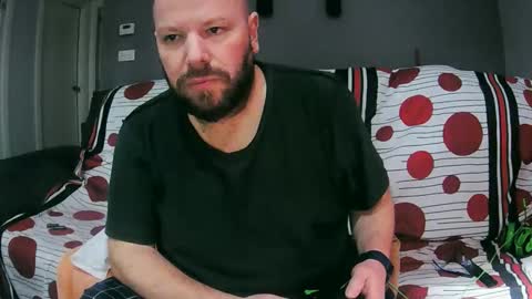 Snapshot of txan9876 chatting on 12.21.25 Txan Chan online show from 12.21.25